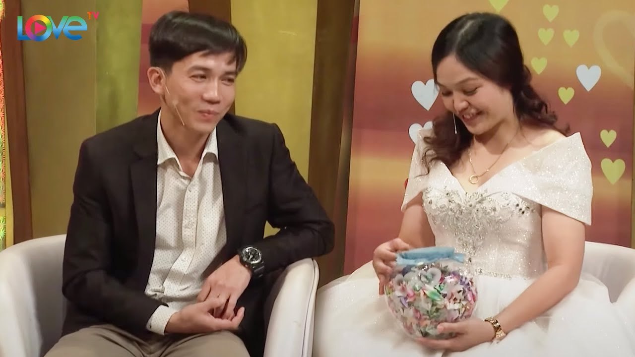 Đi xa 9 năm, chàng trai mỗi ngày tự viết và gấp cả ngàn hạc giấy để thủ thỉ với bạn gái nơi quê nhà