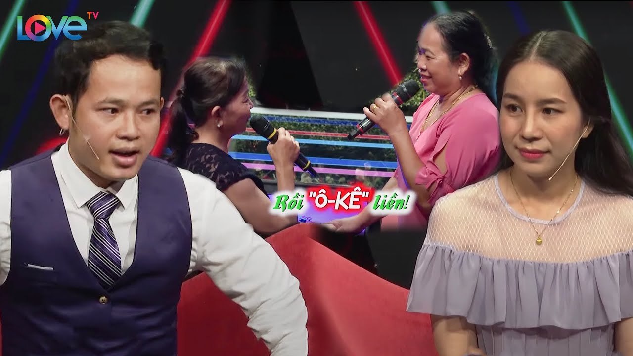 Vì quá ưng dâu rể tương lai, hai phụ huynh tay bắt mặt mừng nhận sui gia ngay trên sân khấu