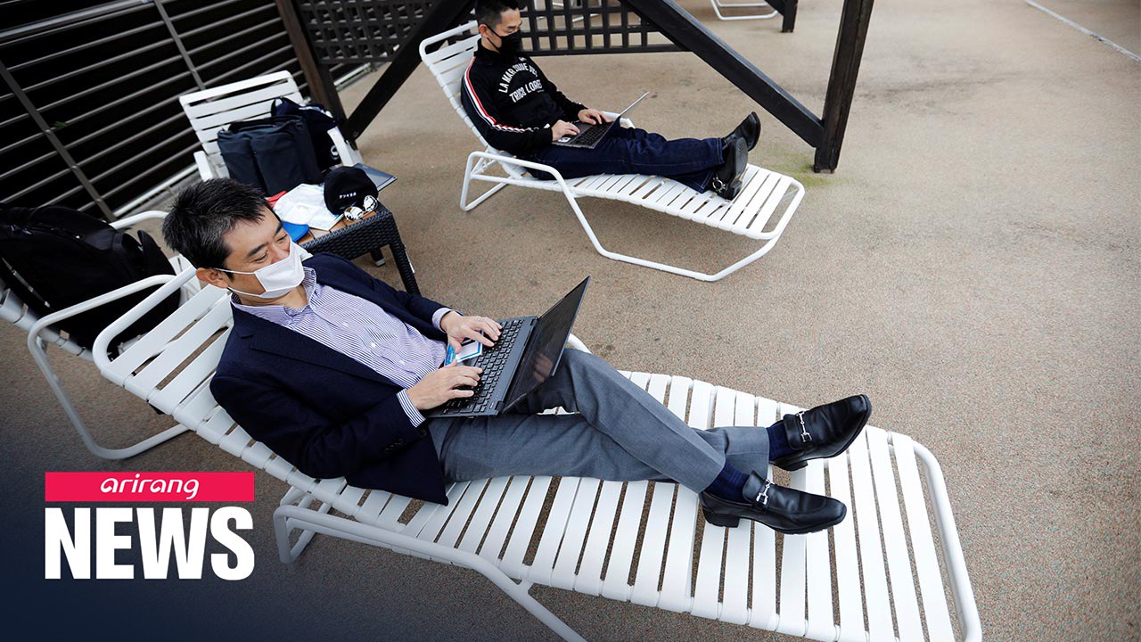 Office in a ferris wheel - Japanese amusement park offers rides as remote workspaces