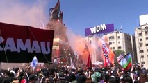 Multitudinaria manifestación en aniversario de protestas en Chile con algunos incidentes