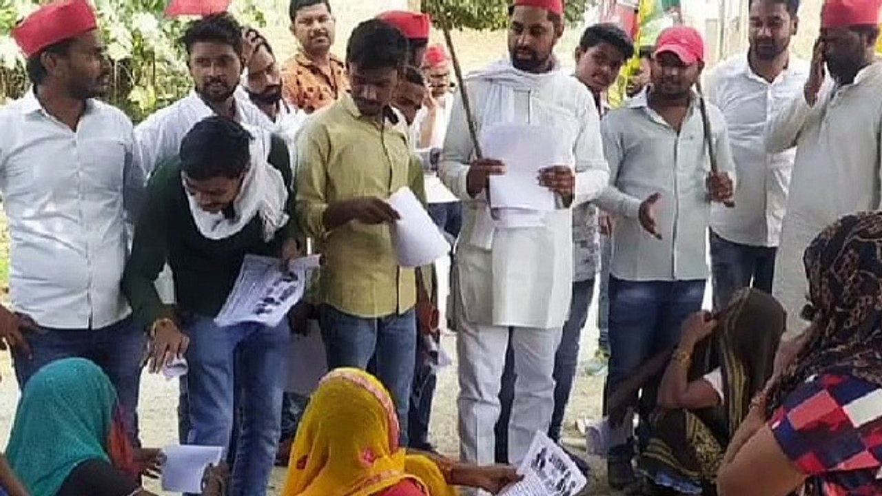 सपा कार्यकर्ताओं ने चलाया जागरूक अभियान