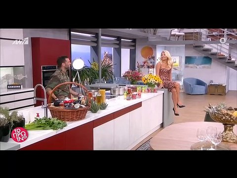 Το πρωινό: Θα τα «χάσεις» με τη σέξι εμφάνιση και το μπούστο της Σκορδά