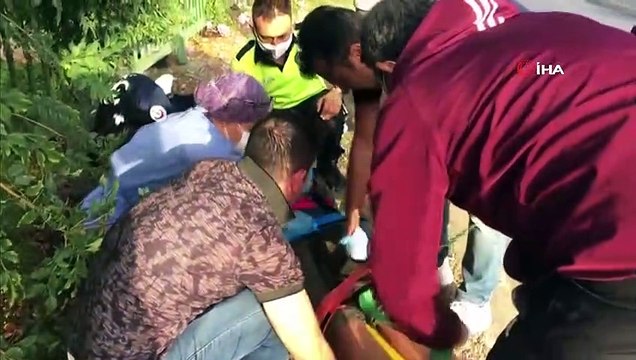 Motosikletli sürücü duran otomobile çarptı: 1 ağır yaralı