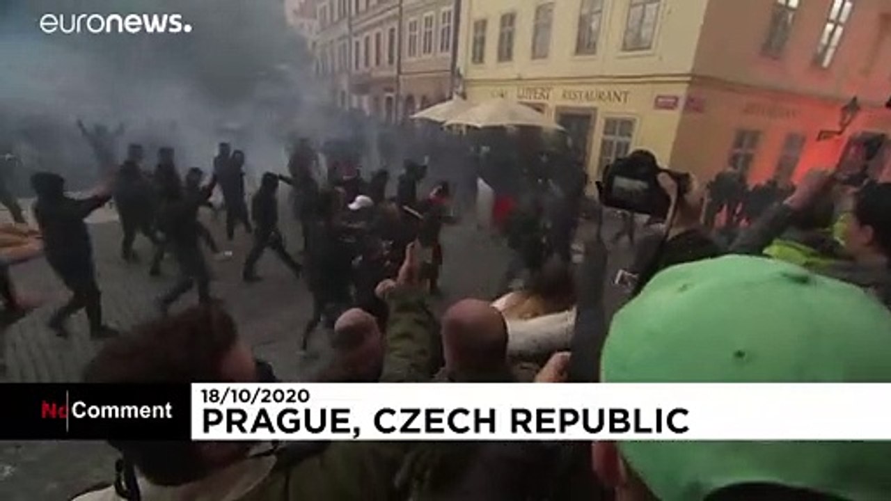 Hooligans gegen Corona-Regeln: Straßenschlachten in Prag