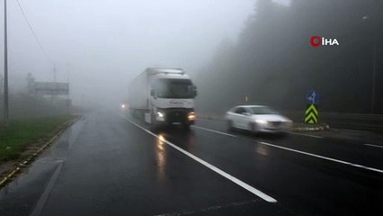 Bolu Dağı’nda yoğun sis ve yağmur etkili oluyor