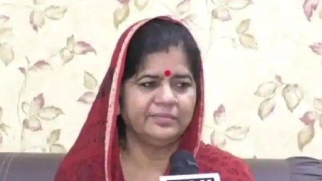 Will file an FIR against Kamalnath, says Imarti Devi