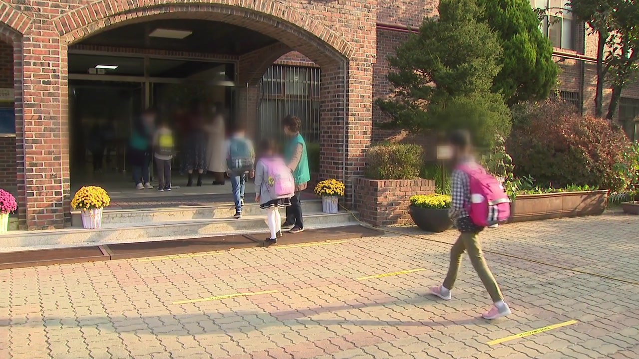 오늘부터 전국 초중고 등교수업 확대...수도권 등 일부 제외 / YTN