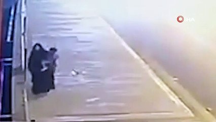 Çocuğunu nehre atan annenin videosu şoke etti