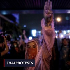 Thai democracy protesters defy ban for 4th day