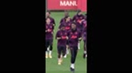 Download Video: SOCIAL: Cavani trains with United for first time ahead of PSG reunion