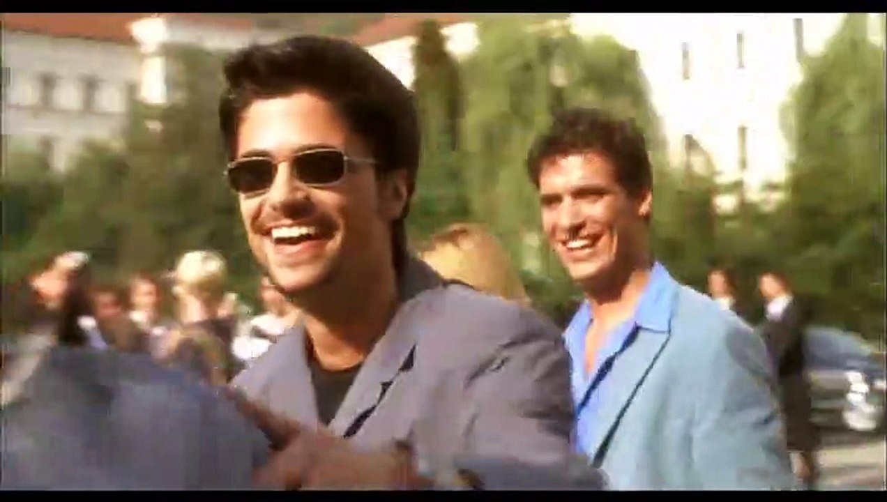 Swimming Pool - Der Tod feiert mit Film Trailer