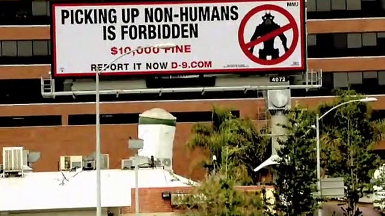 District 9 film trailer (2009)