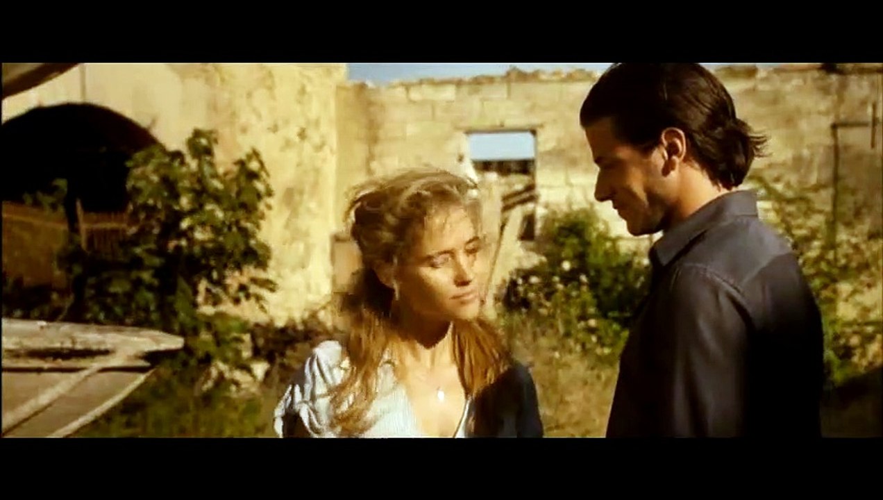 Inside ring trailer (2009)