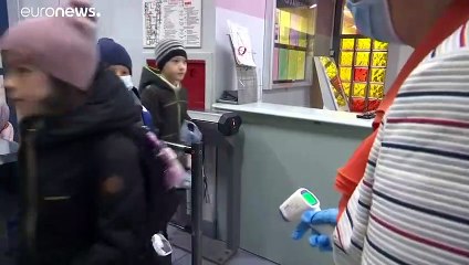 В Москве школьники младших классов вернулись за парты