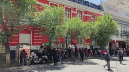 MOJO: Miles de bolivianos buscan salvarse de la "muerte civil"