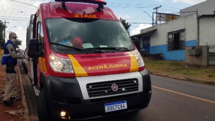 Motociclistas ficam feridos em queda de moto no Santa Felicidade