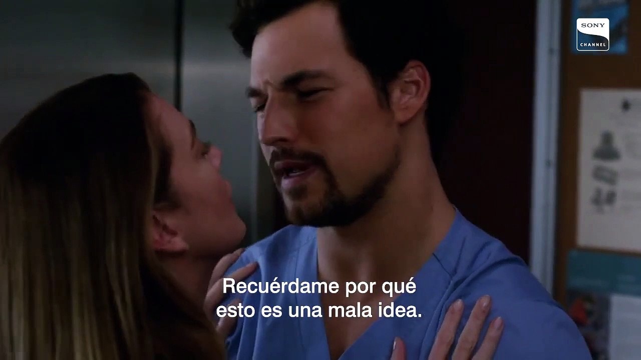 Meredith y Deluca en el elevador - Grey’s Anatomy