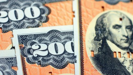 What's The Difference Between A CD And A Bond?