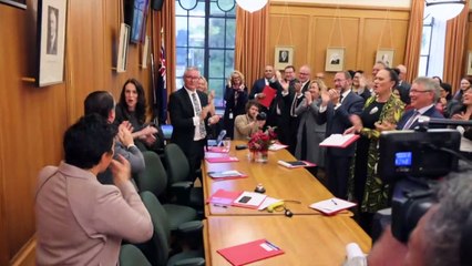 Shouts, clapping at Ardern's first caucus after NZ poll win