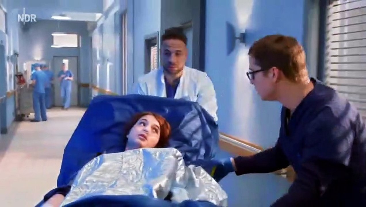 Zwei linke Hände (98) - In aller Freundschaft - Die jungen Ärzte