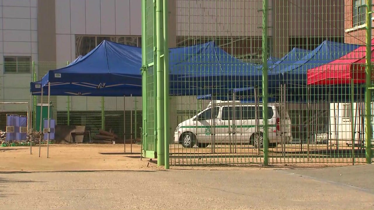 인천 인제고 3학년 학생 확진...원격 수업 전환 / YTN