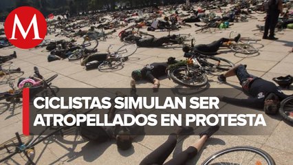 Con performance en Monumento a la Revolución, honran a ciclistas que han muerto