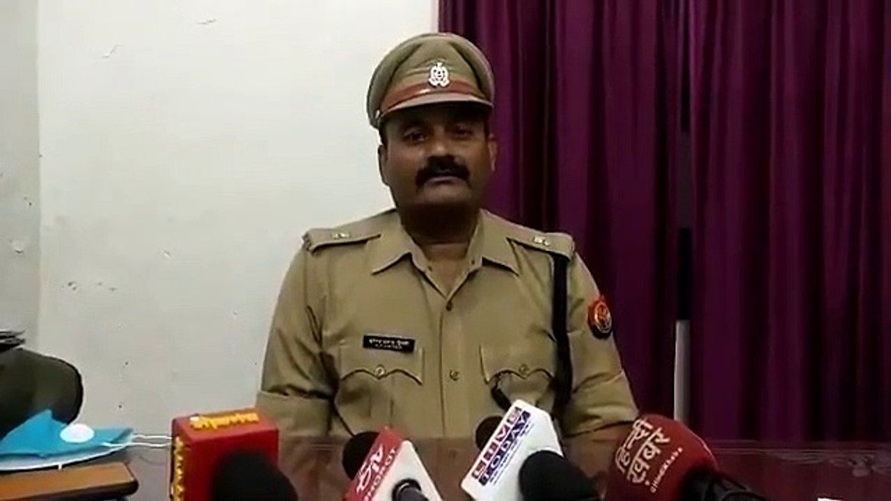 यूपी में छात्र की बेहरमी से हत्या, जीभ व गुप्तांग काटा, पेड़ पर लटकाई शव