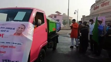 महापौर ने 20 पिंक कूड़ा उठाने  वाहनों को हरी झंडी दिखाकर रवाना किया