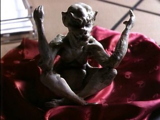 Misterio para tres -3x11- Year of the Monkey (El año del mono)