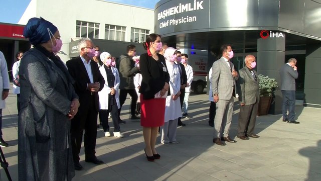 Meme kanserine dikkat çekmek için pembe balon uçurdular