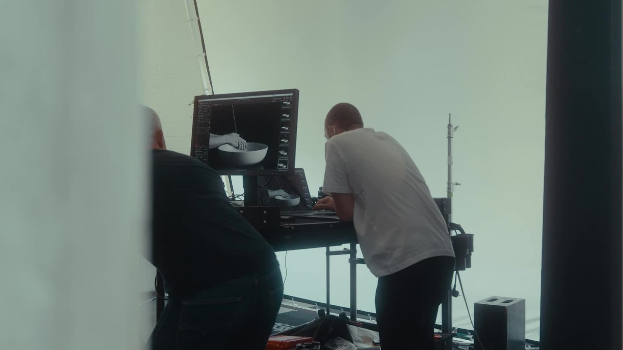 Musik-Legende Bryan Adams inszeniert Händehygiene