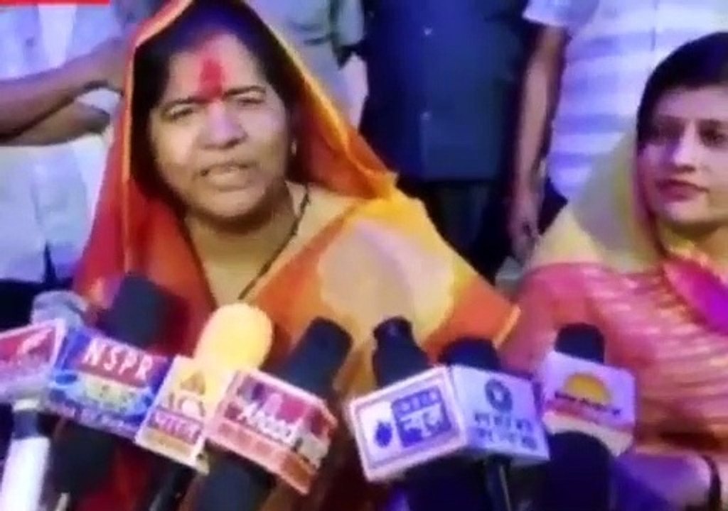 कमलनाथ के बयान से आहत इमरती देवी बोली, कमलनाथ पर FIR हो नहीं तो अपनी जान दे दूंगी