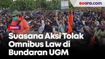 Diiringi Nyanyian, Ini Suasana Aksi Tolak Omnibus Law di Bundaran UGM Yogyakarta