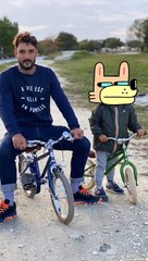 Jérémy Frérot sort faire du vélo avec son fils Lou, le 19 octobre 2020.