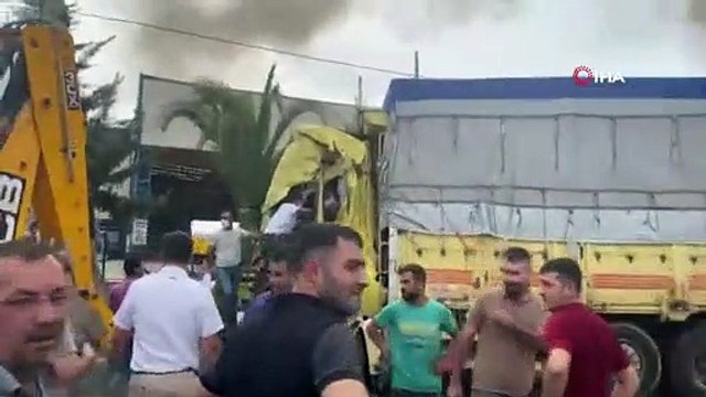 TIR ve kamyonların karıştığı kazada can pazarı yaşandı