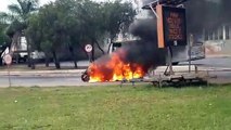 Veículo é incendiado na rodoviária do Plano Piloto