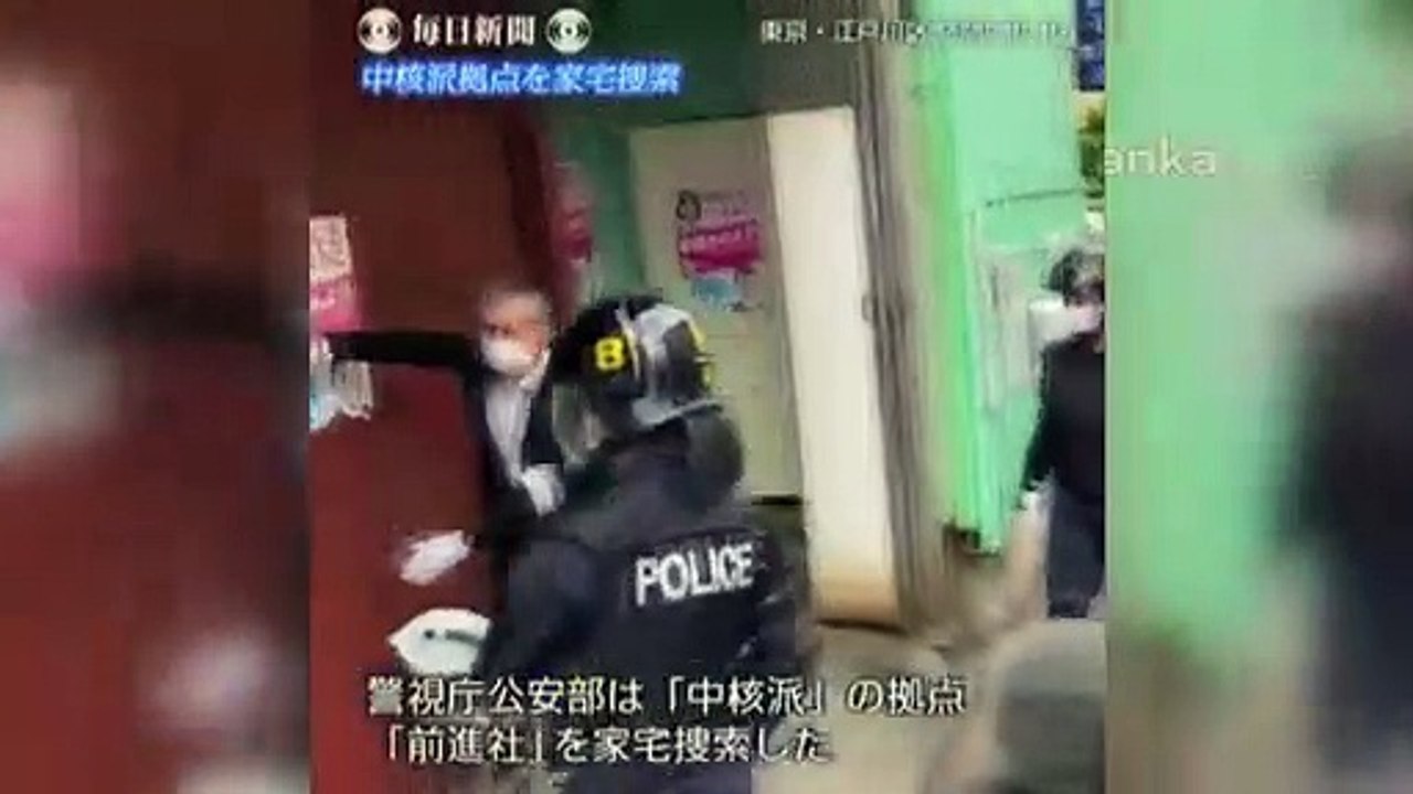 Baskına gelen polisleri, içeriye, ateşini ölçerek aldı