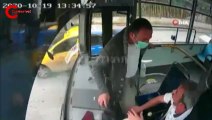 İstediği yerde inmek isteyen yolcu, seyir halindeki otobüsün frenine bastı