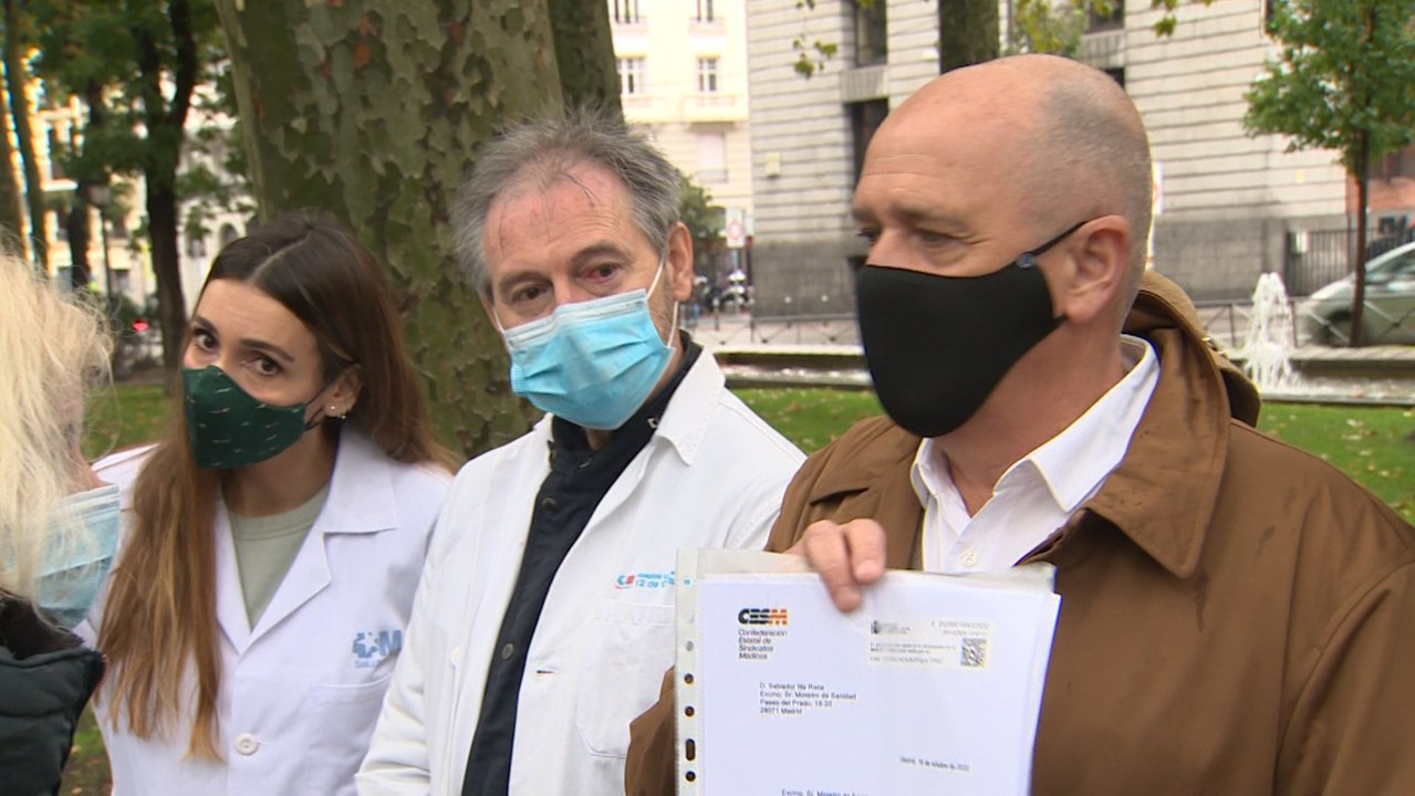 Sindicatos de médicos entregan una carta a Sanidad para evitar la huelga