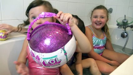 Kids FUN Playing in Water with GIANT LOL Pearl Surprise Sophia Isabella e Alice
