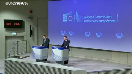 Евросоюз наказывает Кипр и Мальту за "золотые паспорта"