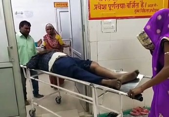 टेंपो से गिरकर शख्स हुआ घायल, जिला अस्पताल में हुआ भर्ती
