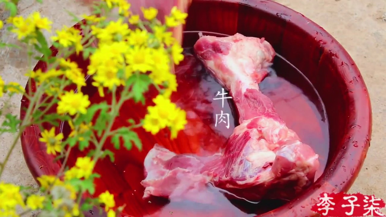 这绝对是一碗艺术  素有面食文化活化石之称的正宗兰州牛肉面