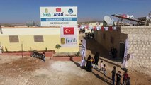 - İdlib'e 200 briket evlik yaşam merkezi kuruldu- Suriye'nin İdlib kentinde 200 briket evden oluşan Muhammed Mursi Yetim Yaşam Merkezi açıldı- Fetih-Der Başkanı Yılmaz Bulat: '200 briket evimizde 450 yetim çocuğumuz anneleriyle berab...