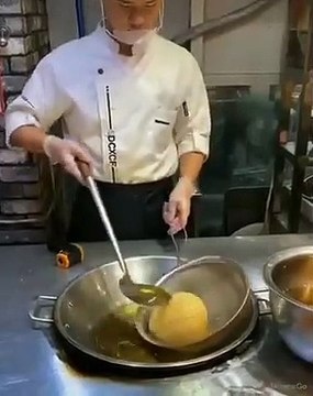 Il cuit une boule de riz géante et le transforme en quelques temps en ballon