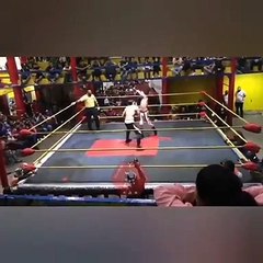 شاهد: لحظة وفاة مصارع شهير على أرض الحلبة