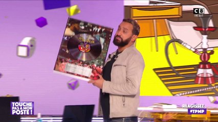 Cyril Hanouna offre un disque d'or et de platine à Franglish pour son album "Mood" qui cartonne