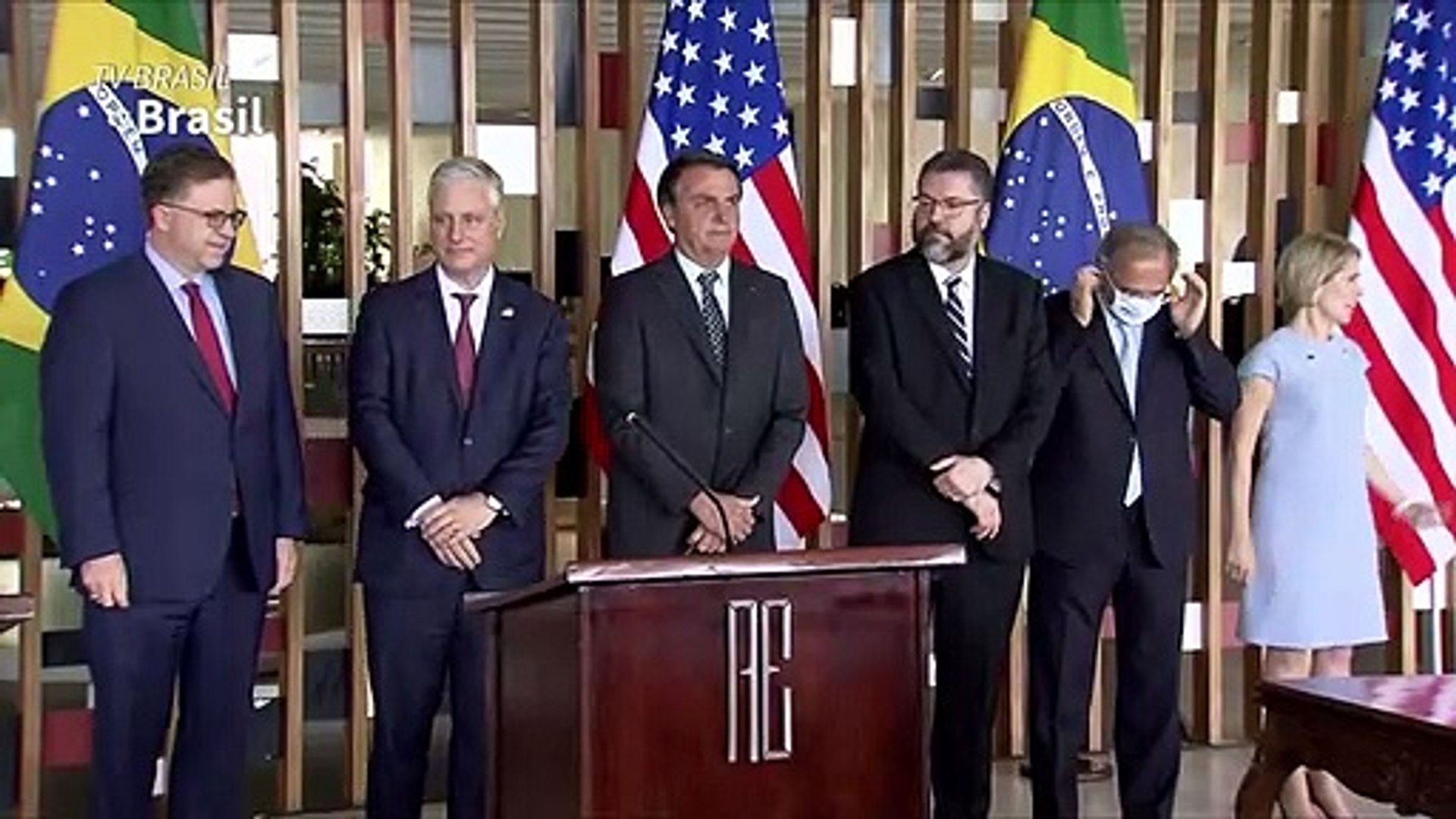 Bolsonaro diz que espera assistir posse de Trump