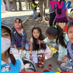 Maestra de Querétaro da clases en los semáforos para niños de escasos recursos