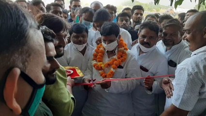 मोटरसाइकिल की एजेंसी का उद्घाटन करने पहुंचे शिवपाल सिंह यादव